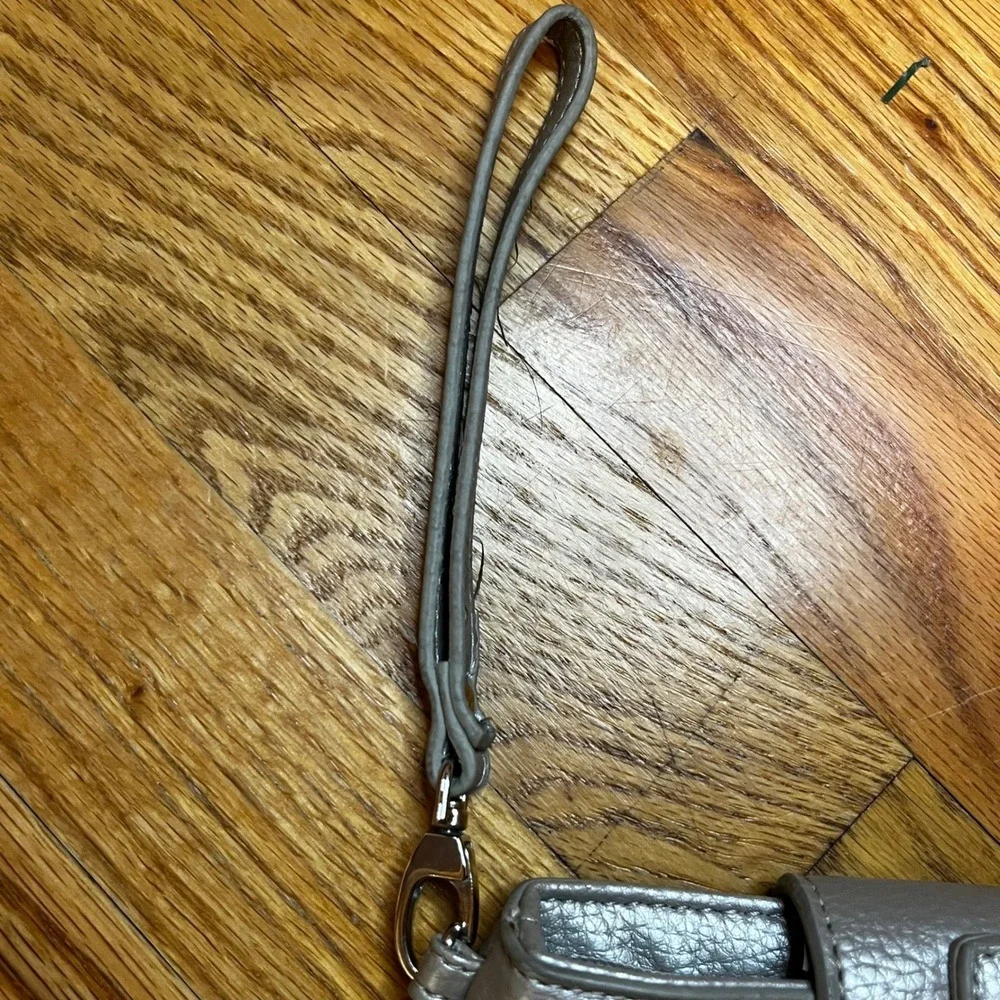 NY and Company secure flap